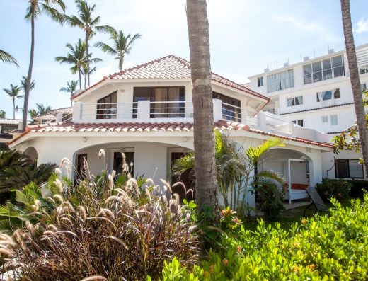Los Corales Beach Village