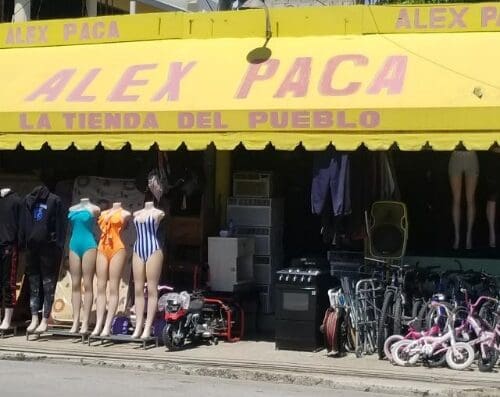 ALEX PACA. LA TIENDA DEL PUEBLO.