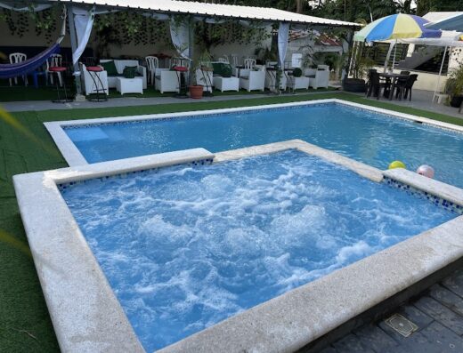Hana Pool Bar