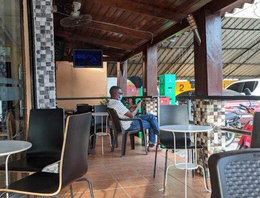 Tropic Bar hola