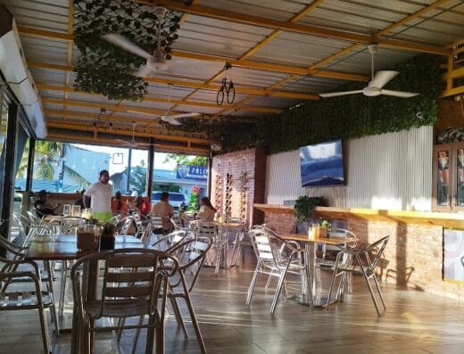El Morro Liquor Store and Lounge