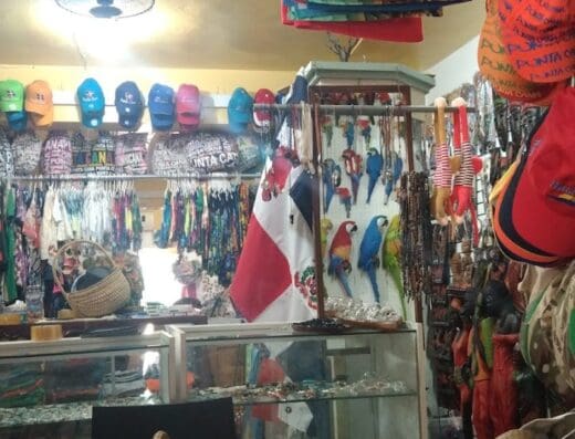 GUALSAQUI ARTESANIAS GIFT SHOP BAVARO-PUNTA CANA