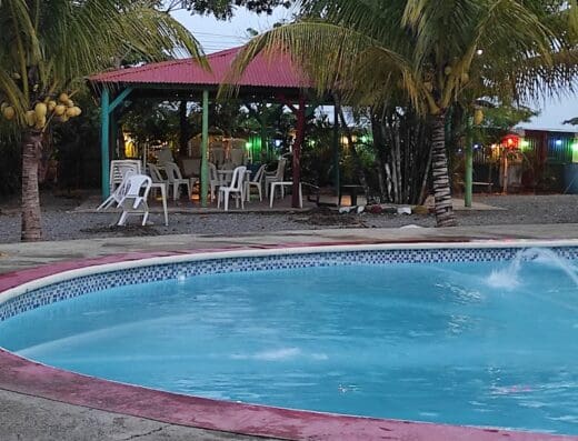 Piscina y terraza El Paraiso