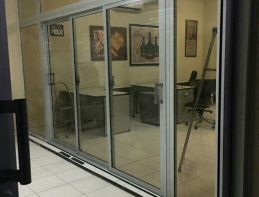 Puertas y ventanas y todo en vidrio