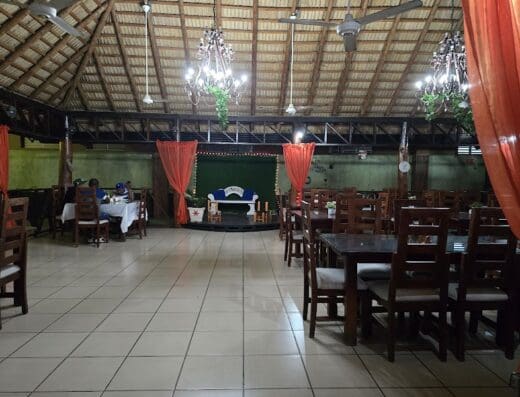 Restaurant & Bar La Plaza