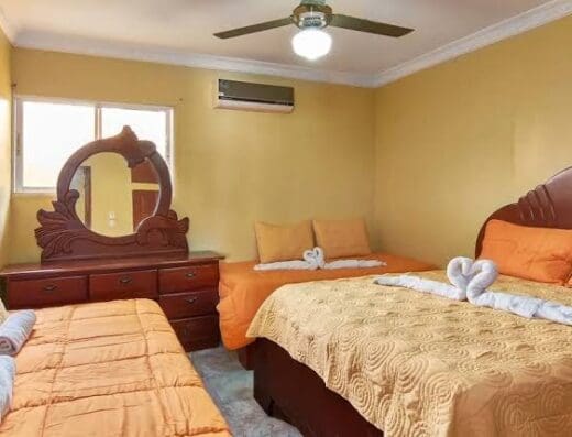 Room in Guest Room – Superior Double Room 2 Beds Close to Las Americas Airport & the City Center